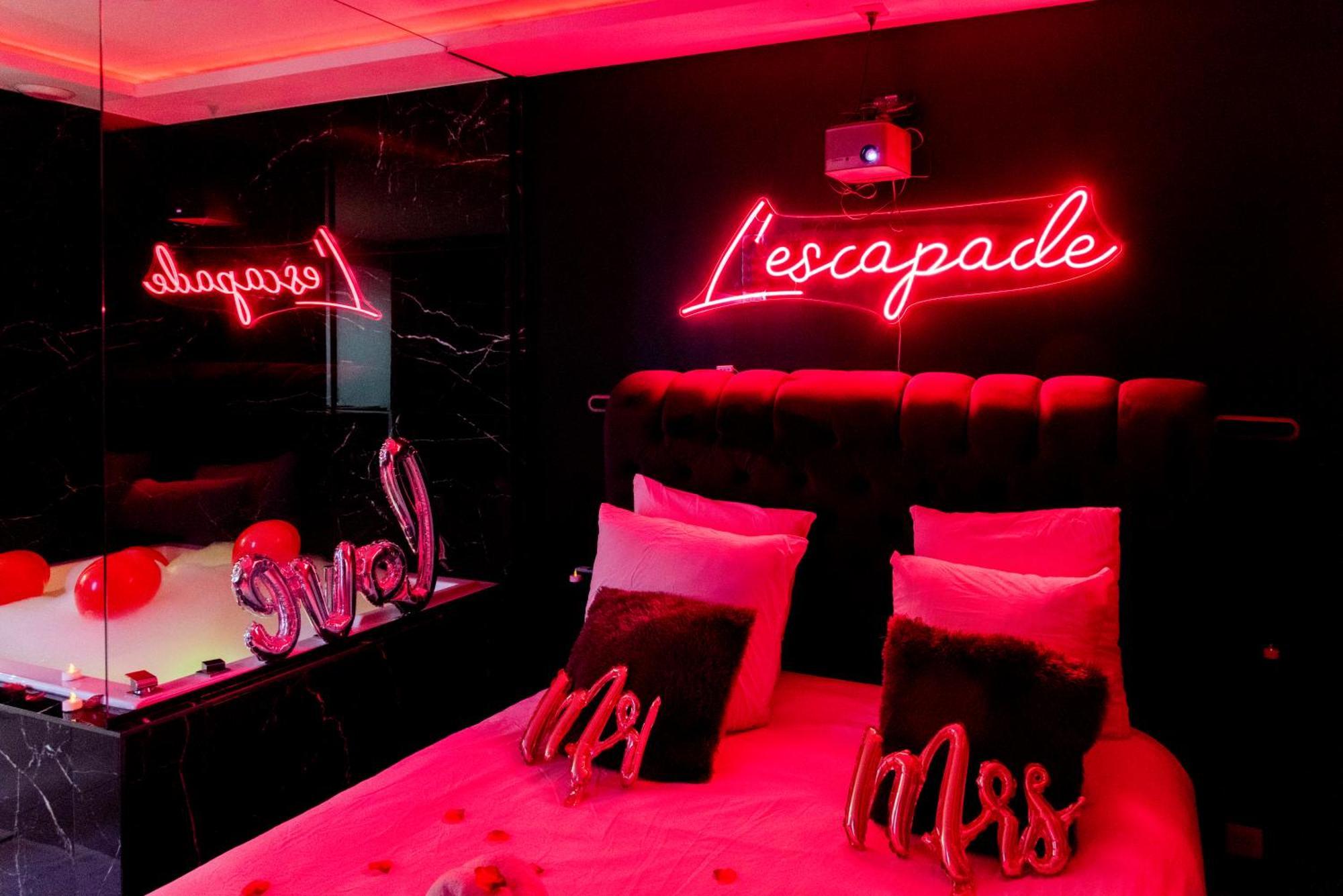 L'escapade - Jacuzzi & Sauna Prives By Sweetdreams Apartment *